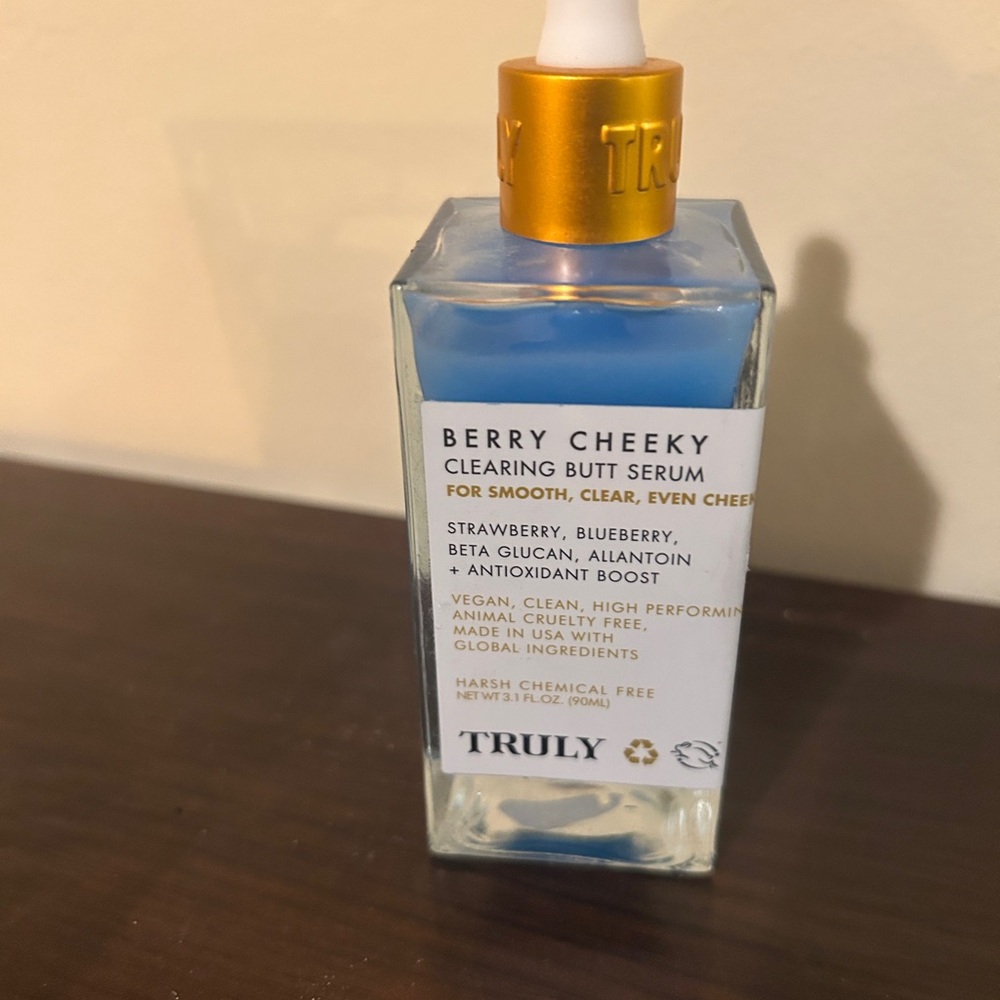 TRULY Berry Cheeky Blue Serum